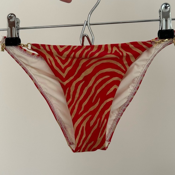 VIX PAULA HERMANNY
Fiorella Chain-embellished Zebra-print Triangle Bikini - Picture 6 of 10